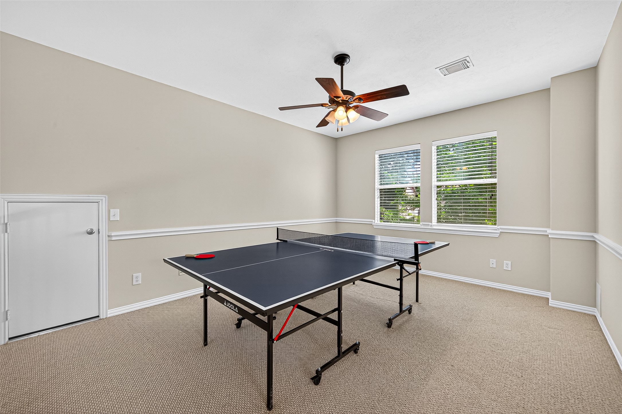 30 Whetstone Ridge Way The Woodlands, TX 77382 - Photo 32 of 39 a workspace with furniture and a window