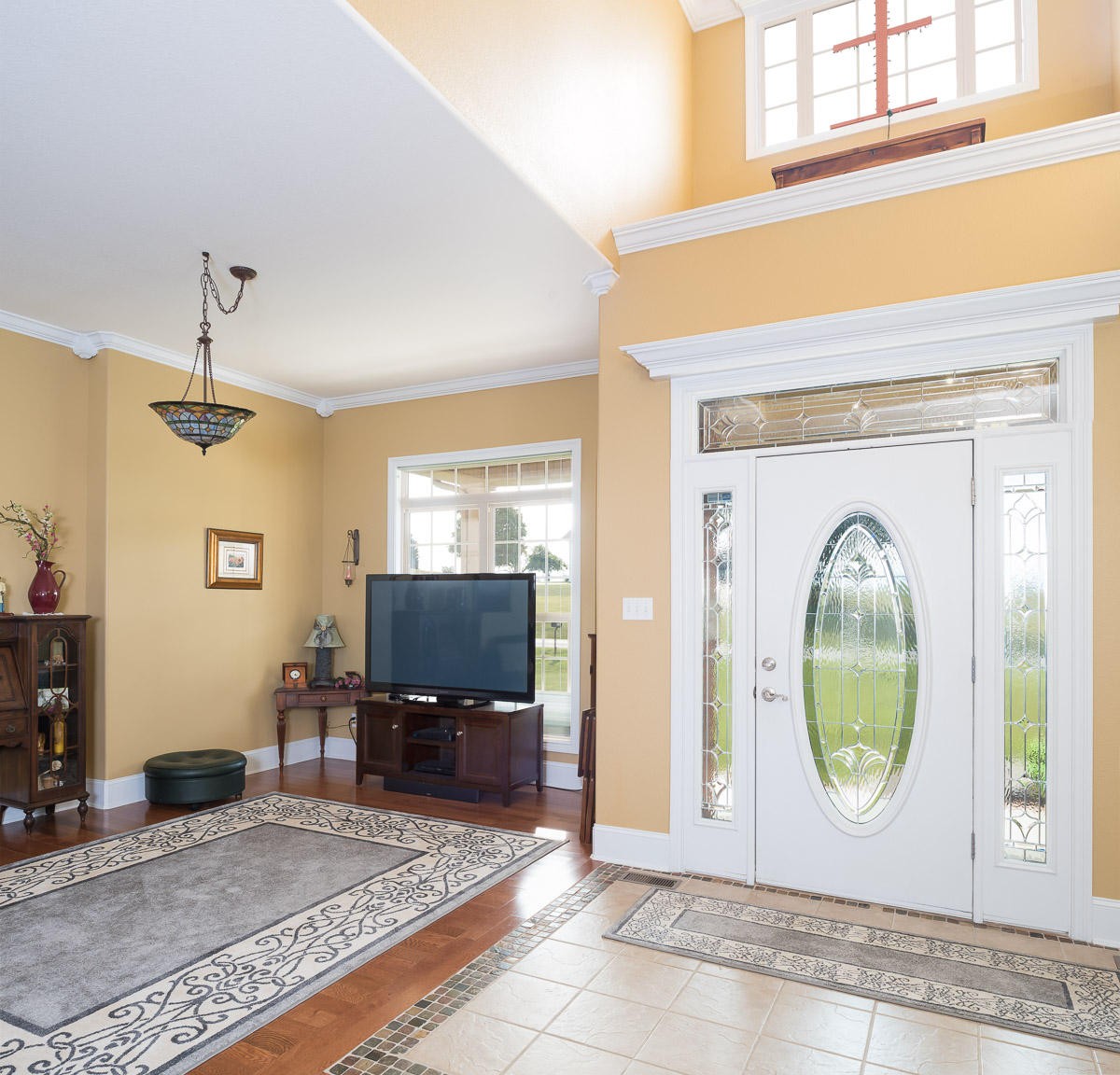 3929 Old Niles Ferry Road Maryville, TN 37801 - Photo 3 of 26 a living room with a washing machine and a rug