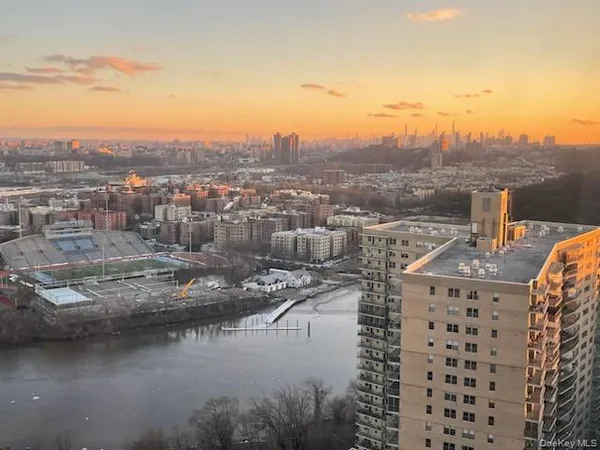 $249,999 | 555 Kappock Street, Unit 26U | Spuyten Duyvil