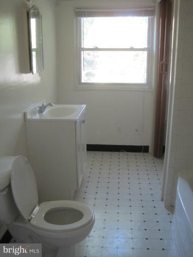 613 McNeill Road Silver Spring, MD 20910 - Photo 3 of 16 Bath (Master)