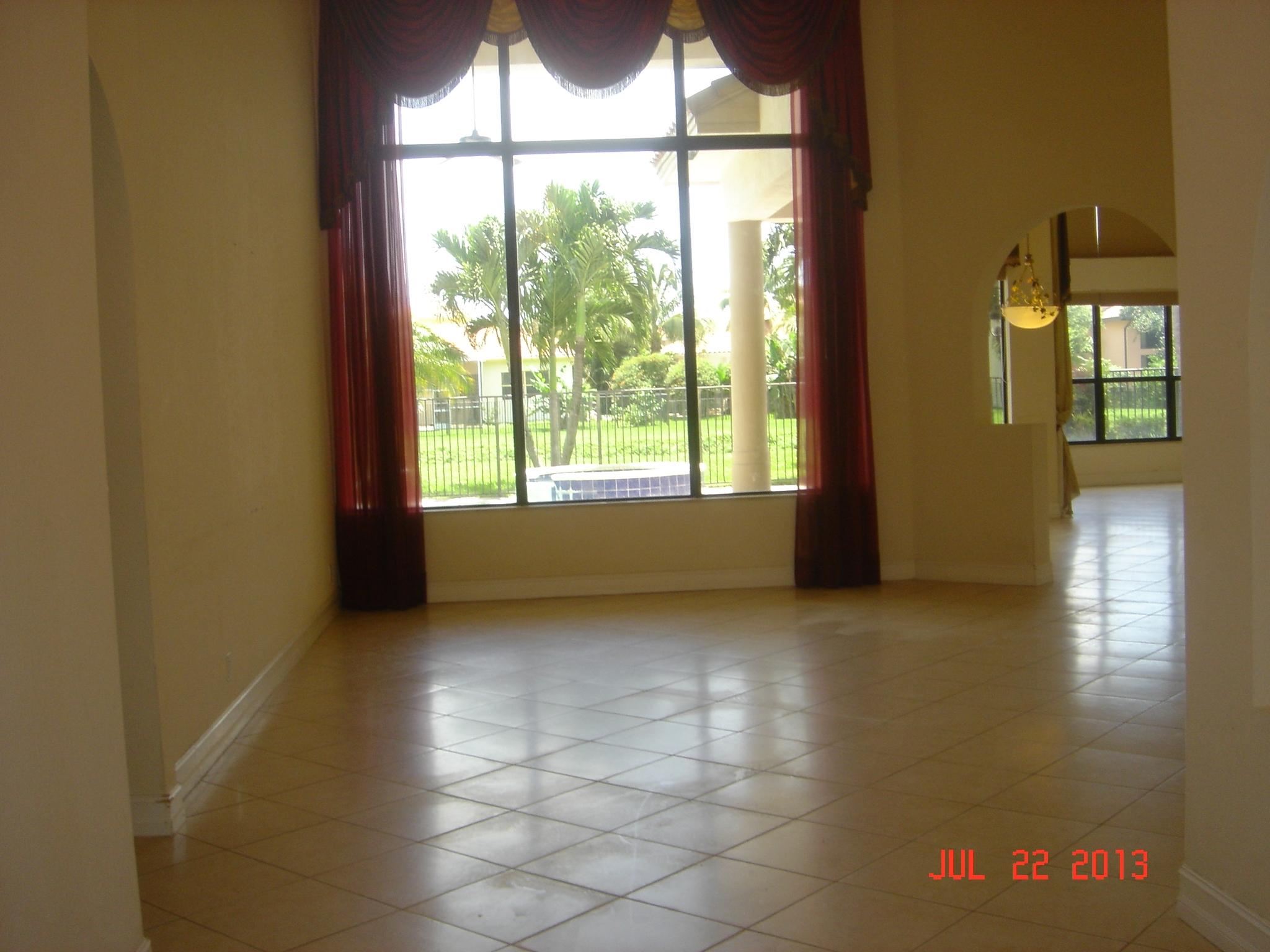 7128 Vía Marbella Boca Raton, FL 33433 - Photo 3 of 54 living room