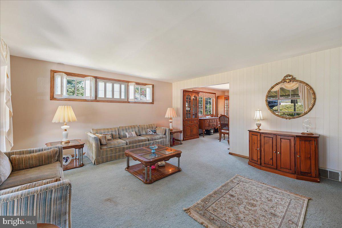 351 Kennerly Road Springfield, PA 19064 - Photo 3 of 34