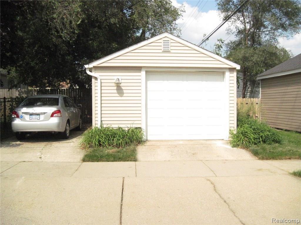 3216 Greenfield Road Berkley, MI 48072 - Photo 14 of 15 Garage