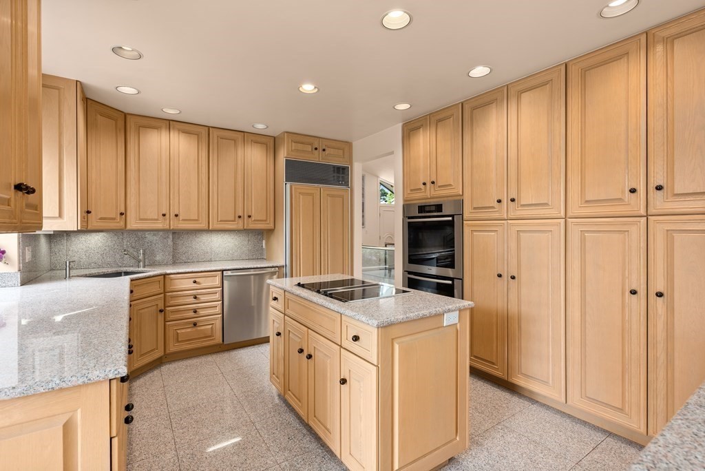 32 Countryside Road Newton, MA 02459 - Photo 7 of 28