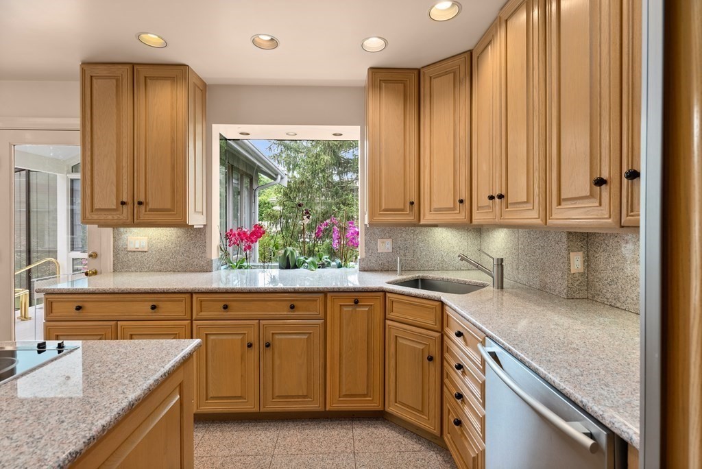 32 Countryside Road Newton, MA 02459 - Photo 8 of 28