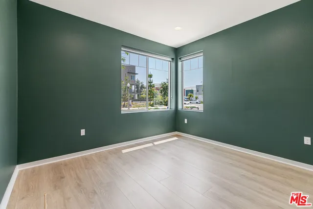 $5,700 | 111 Benchmark, Irvine, CA 92618