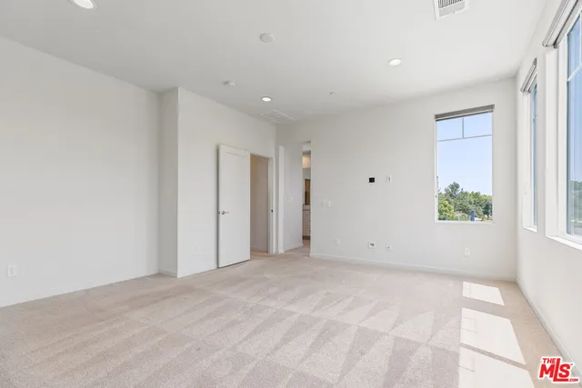 $5,700 | 111 Benchmark, Irvine, CA 92618