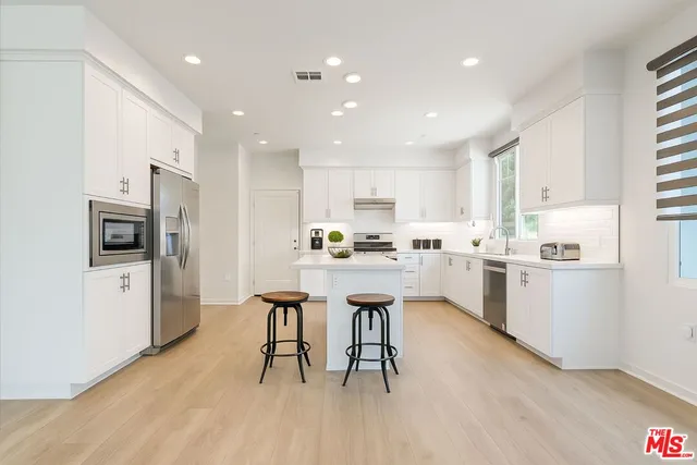 $5,700 | 111 Benchmark, Irvine, CA 92618