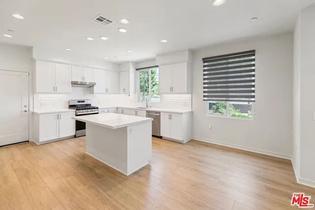 $5,700 | 111 Benchmark, Irvine, CA 92618