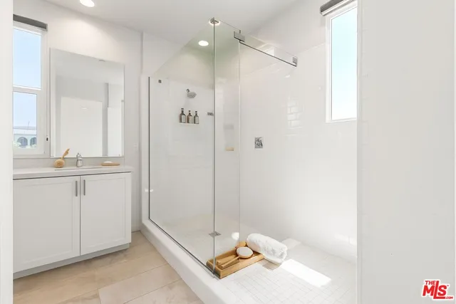 $5,700 | 111 Benchmark, Irvine, CA 92618