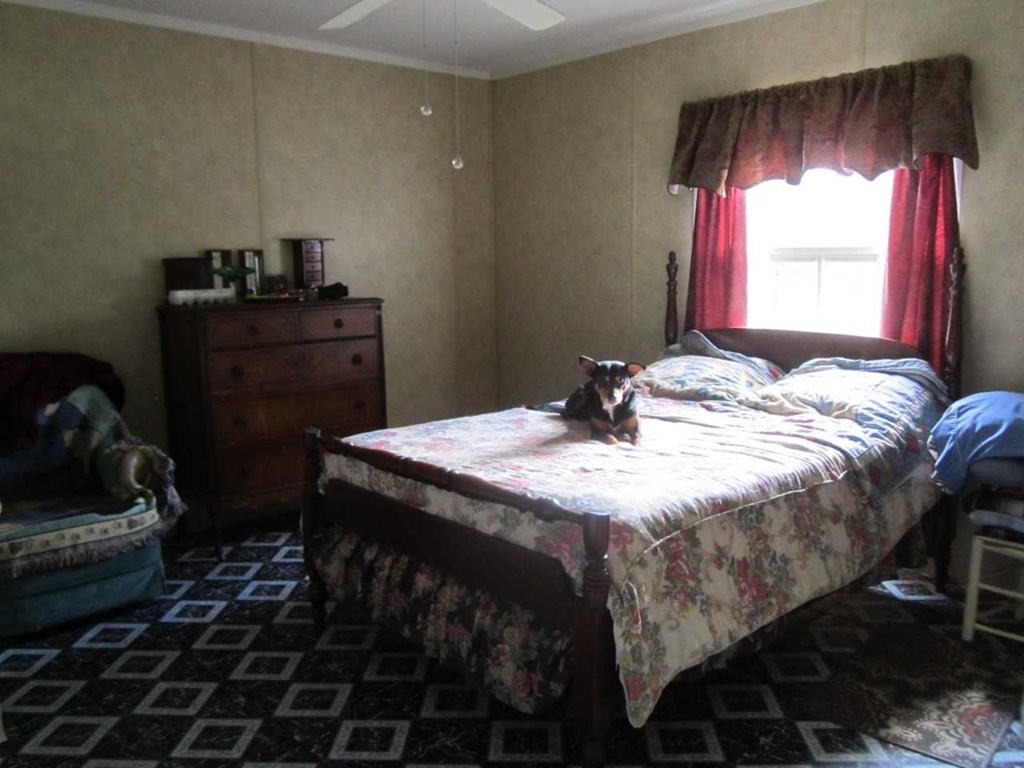 148 5th Road, Unit 20 Haddock, GA 31033 - Photo 4 of 12 a bedroom with a bed and a dresser