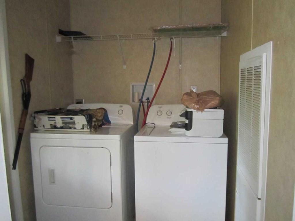 148 5th Road, Unit 20 Haddock, GA 31033 - Photo 9 of 12 a utility room with dryer and washer
