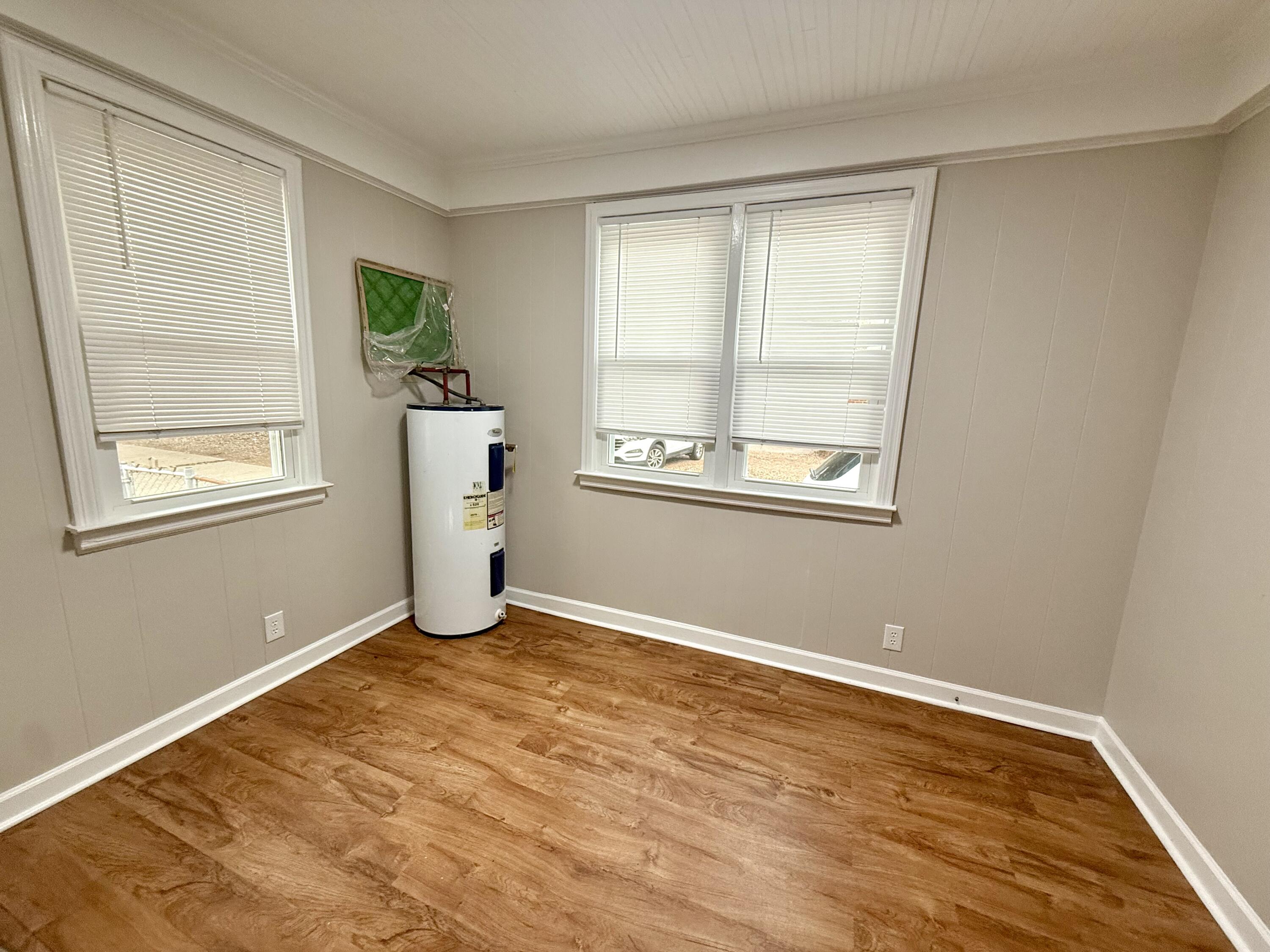 6 Thomas Drive Sumter, SC 29150 - Photo 22 of 29 Large laundry room