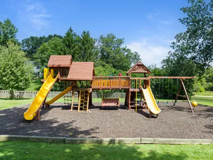 $825,000 | 860 Trails End Drive, Fontana, WI 53125