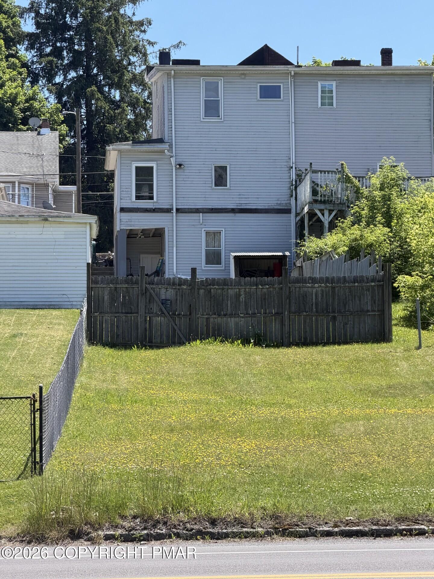 129 East Ridge Street Coaldale, PA 18218 - Photo 4 of 35 5ab5ecf6-e3ec-4249-8f21-a6cebc907fff