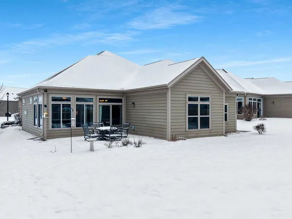 $425,000 | 3655 Woods Edge Way, De Pere, WI 54115