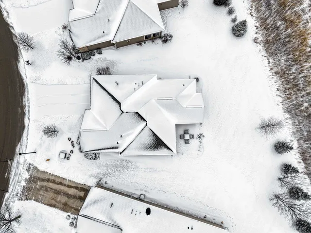 $425,000 | 3655 Woods Edge Way, De Pere, WI 54115