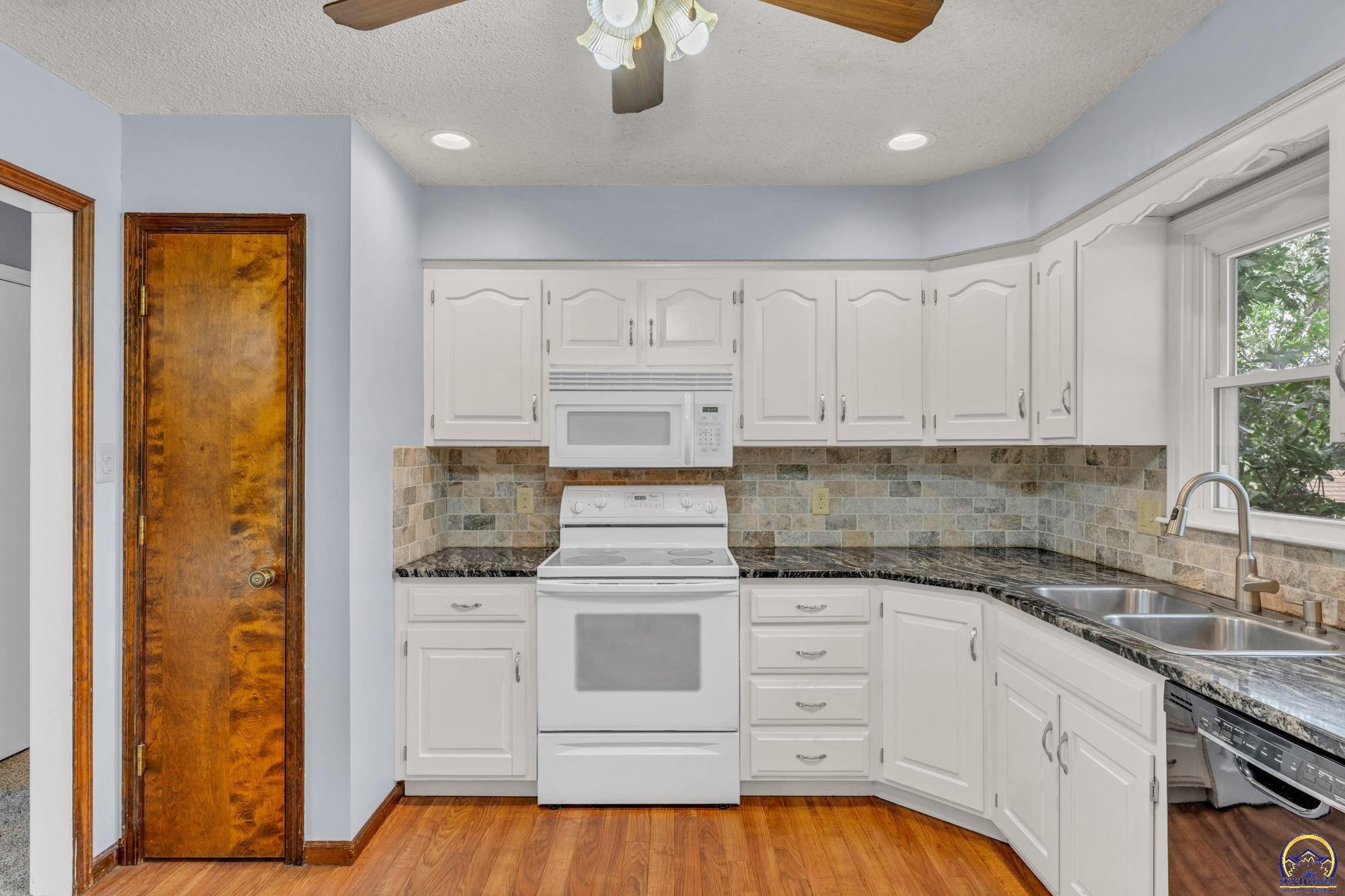 5964 Southwest 23rd Terrace Topeka, KS 66614 - Photo 10 of 43