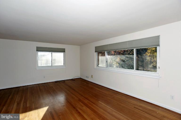 10709 Lockridge Drive Silver Spring, MD 20901 - Photo 2 of 17 Living Room