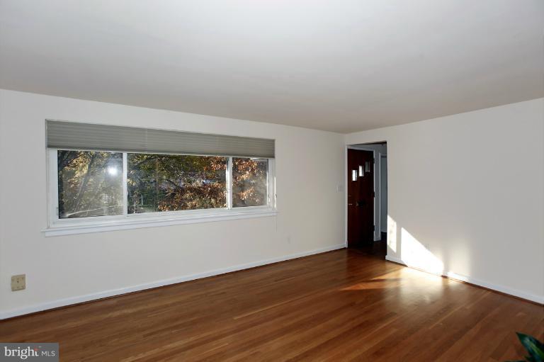 10709 Lockridge Drive Silver Spring, MD 20901 - Photo 14 of 17 Living Room
