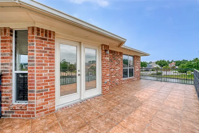 a view of a house with backyard and porch