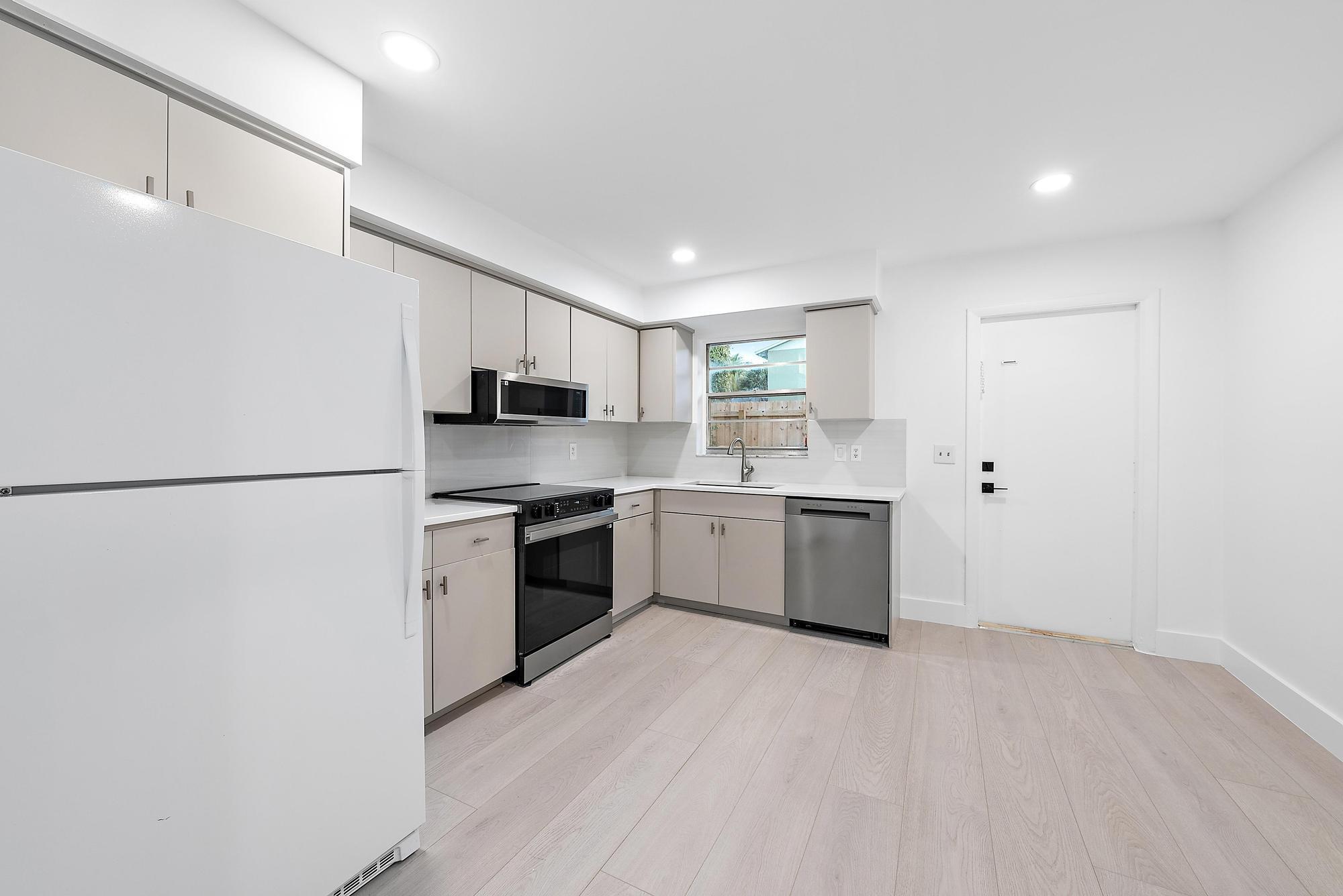 1930 Service Road North Palm Beach, FL 33408 - Photo 4 of 15 Kitchen entry