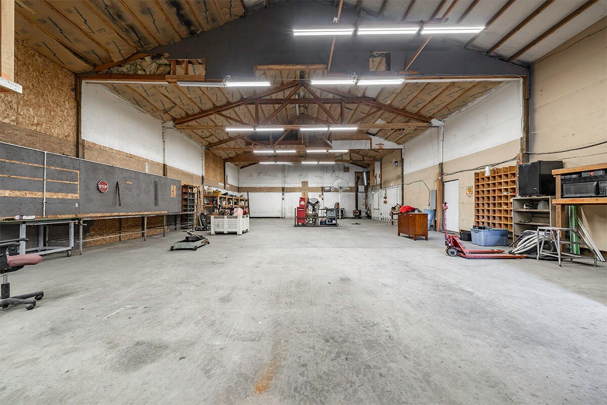 2010 Stewart Road Grants Pass, OR 97526 - Photo 22 of 32 shop area