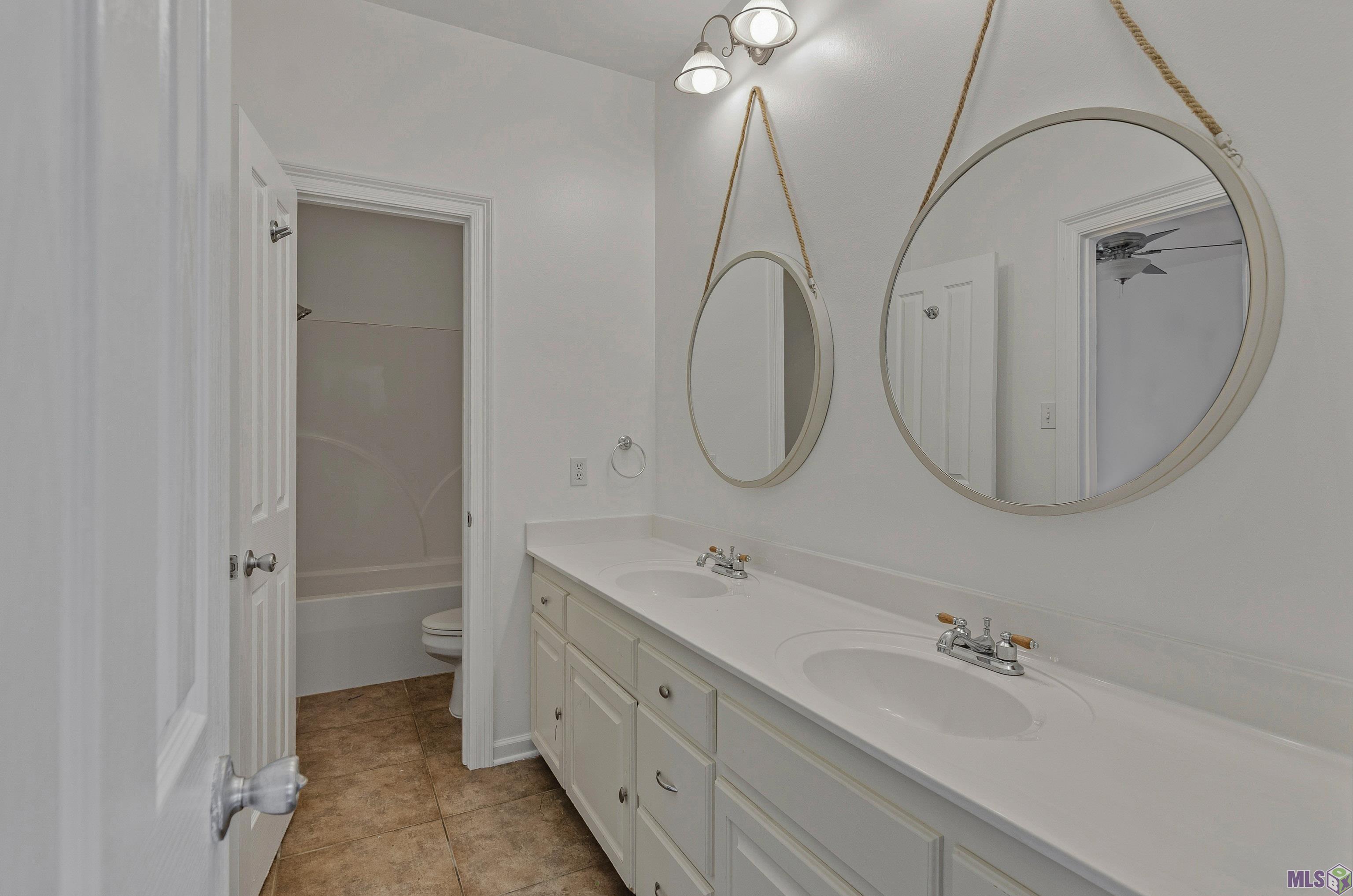 14105 Bert Allen Road Gonzales, LA 70737 - Photo 20 of 40 Jack and Jill Bath