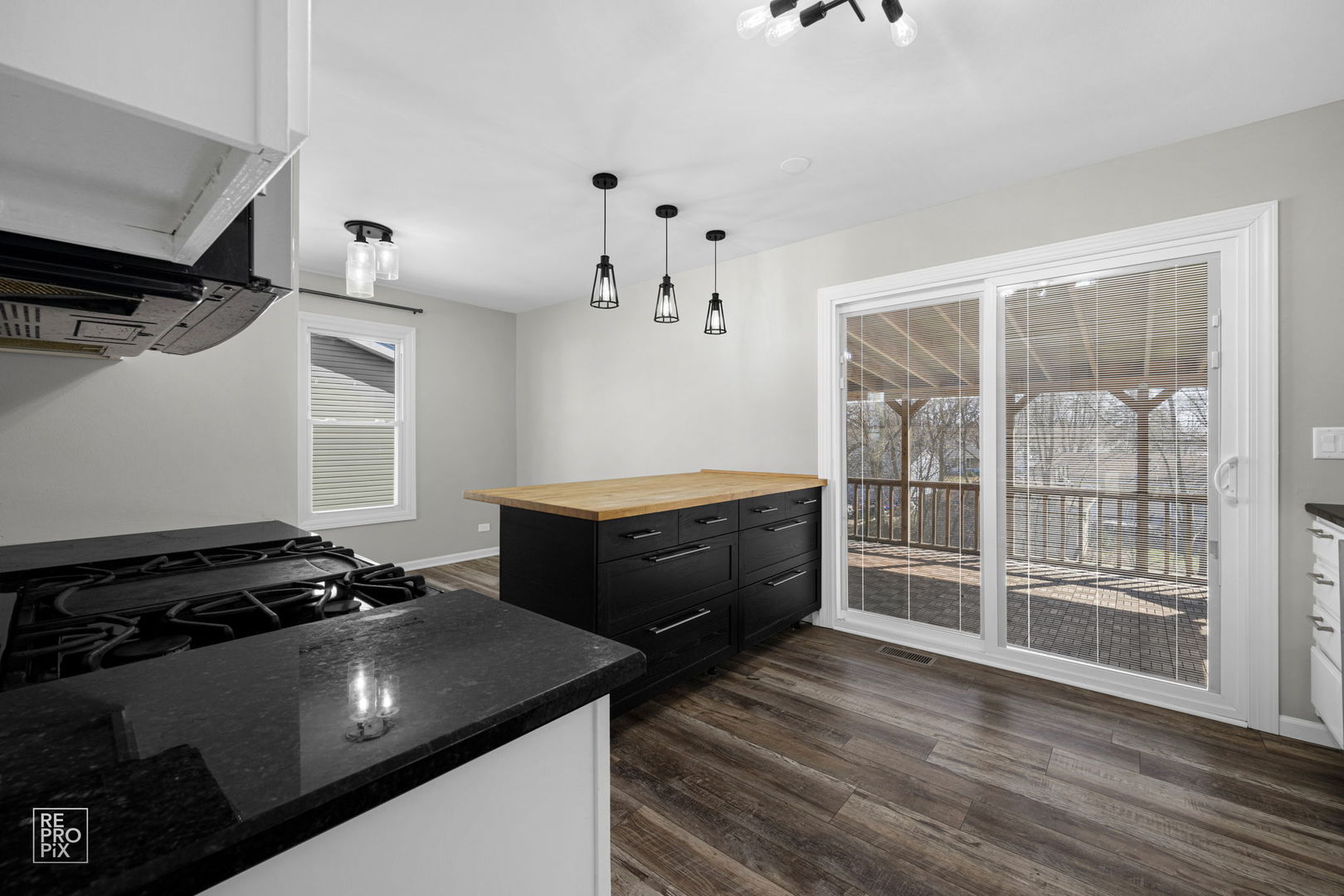 653 West Briarcliff Road Bolingbrook, IL 60440 - Photo 3 of 15 a kitchen with a stove and a refrigerator
