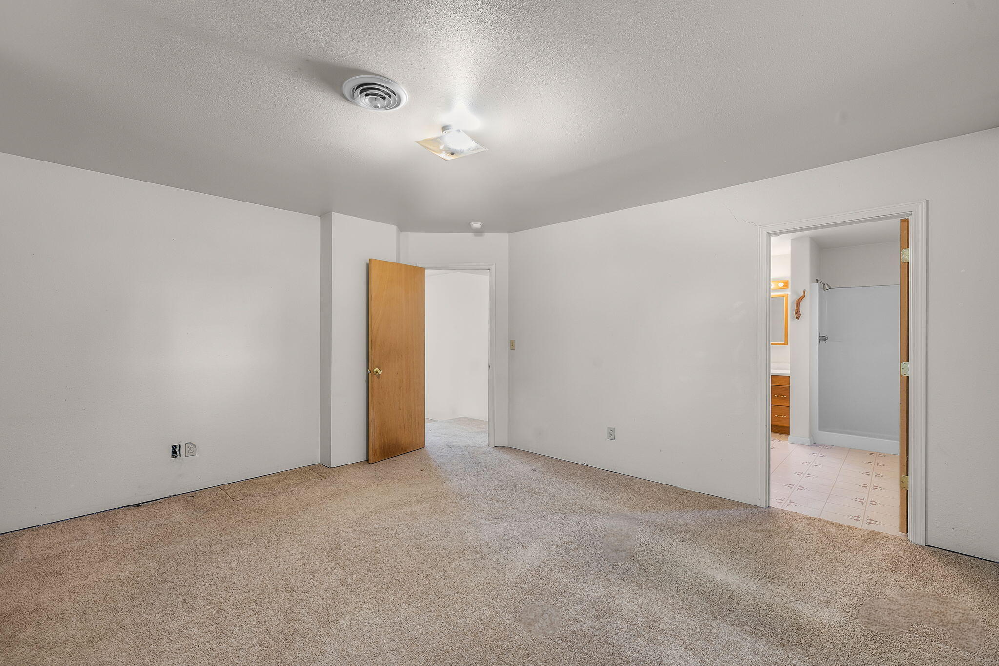 17235 Kent Road Sisters, OR 97759 - Photo 10 of 35 2024_12_27_17235_kent_road_sisters-11