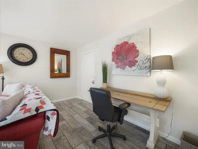 a view of a livingroom with furniture