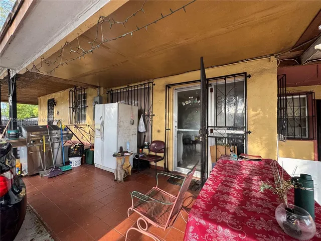 a very nice looking room with many windows