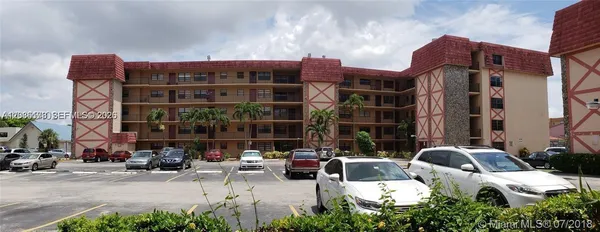 $2,600 | 1325 West 68th Street, Unit 214, Hialeah, FL 33014