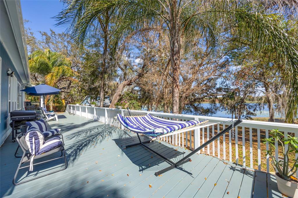 1217 Edgewood Ranch Road Orlando, FL 32835 - Photo 63 of 91 a view of a chairs on the roof deck