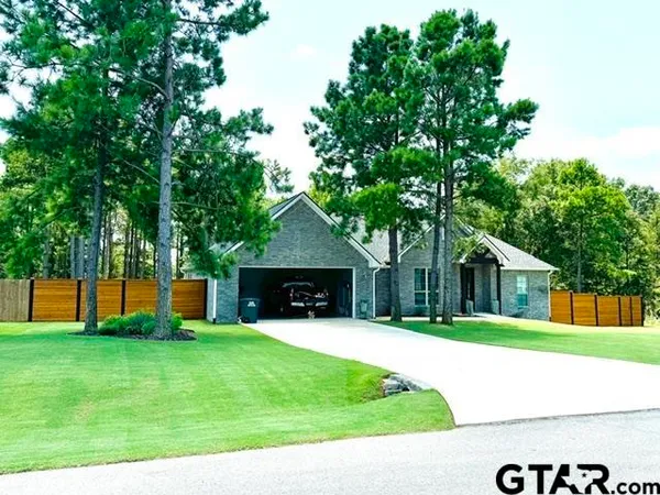 $410,000 | 19355 Cedarpark Place, Lindale, TX 75771
