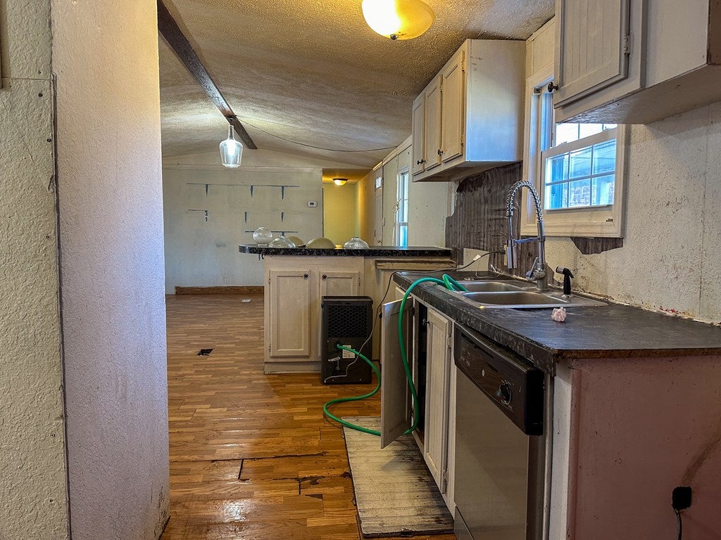 214 County Line Road Cedar Bluff, VA 24609 - Photo 12 of 32 Gallery Image 12