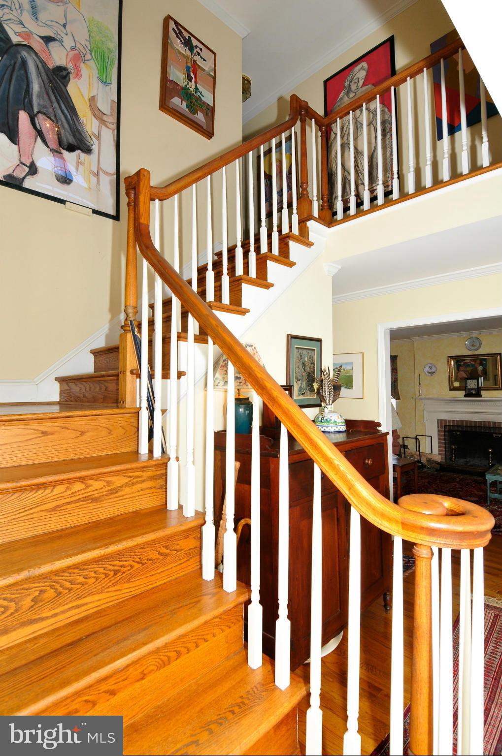 18111 Canby Road Leesburg, VA 20175 - Photo 12 of 30 Oak staircase in may foyer