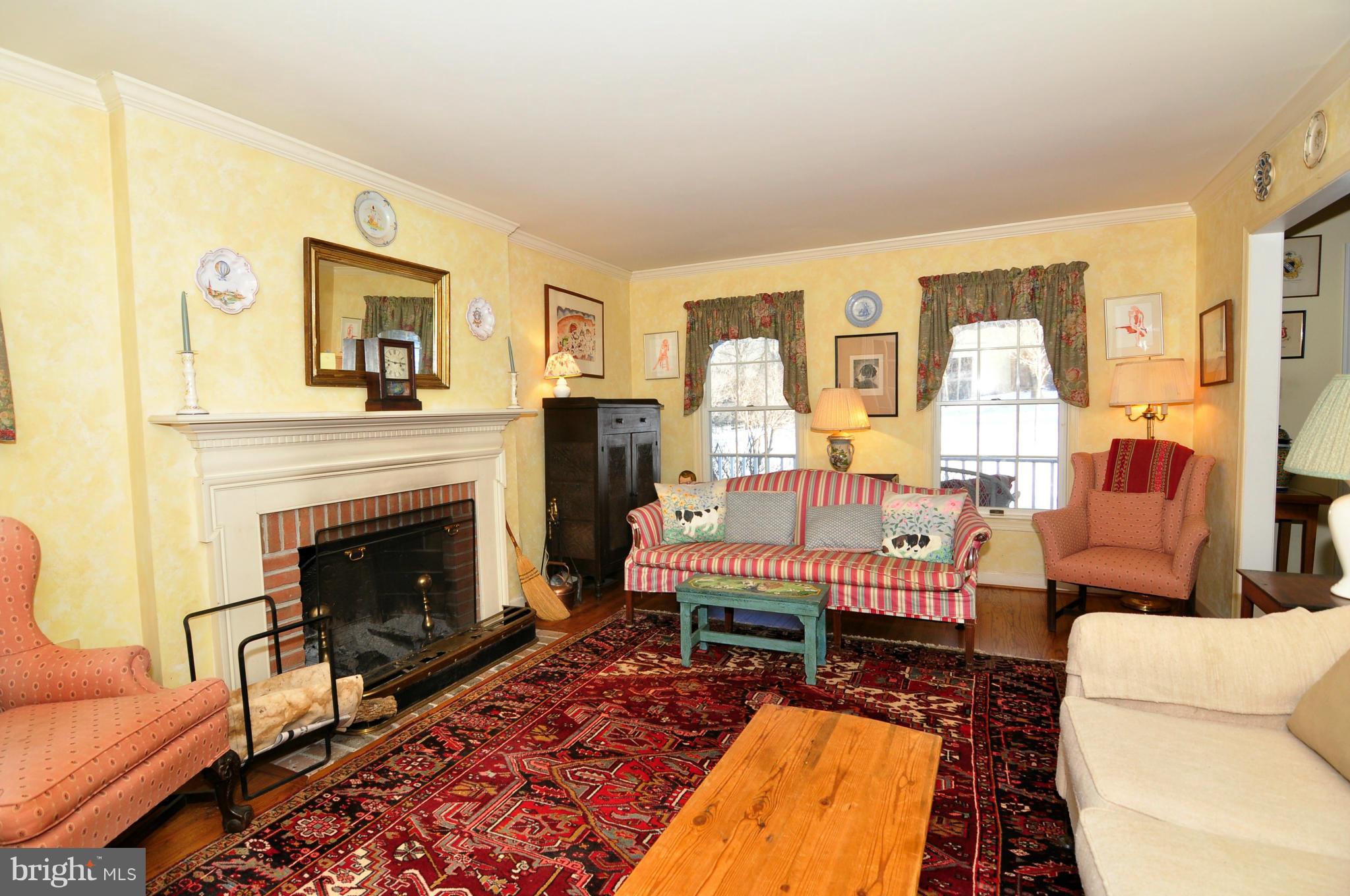 18111 Canby Road Leesburg, VA 20175 - Photo 4 of 30 Living Room