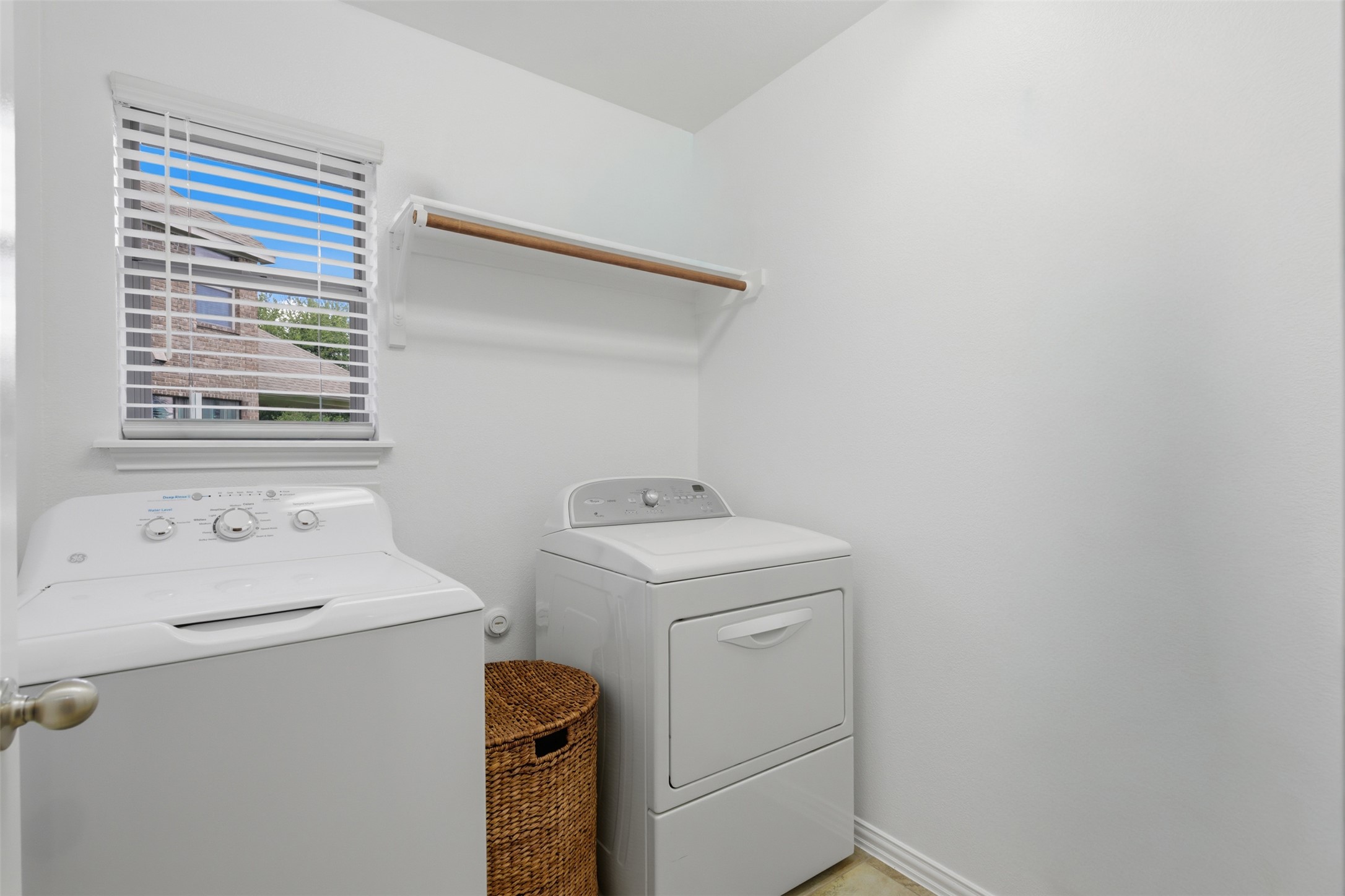 2568 Santa Barbara Loop Round Rock, TX 78665 - Photo 21 of 34 a utility room with dryer and washer