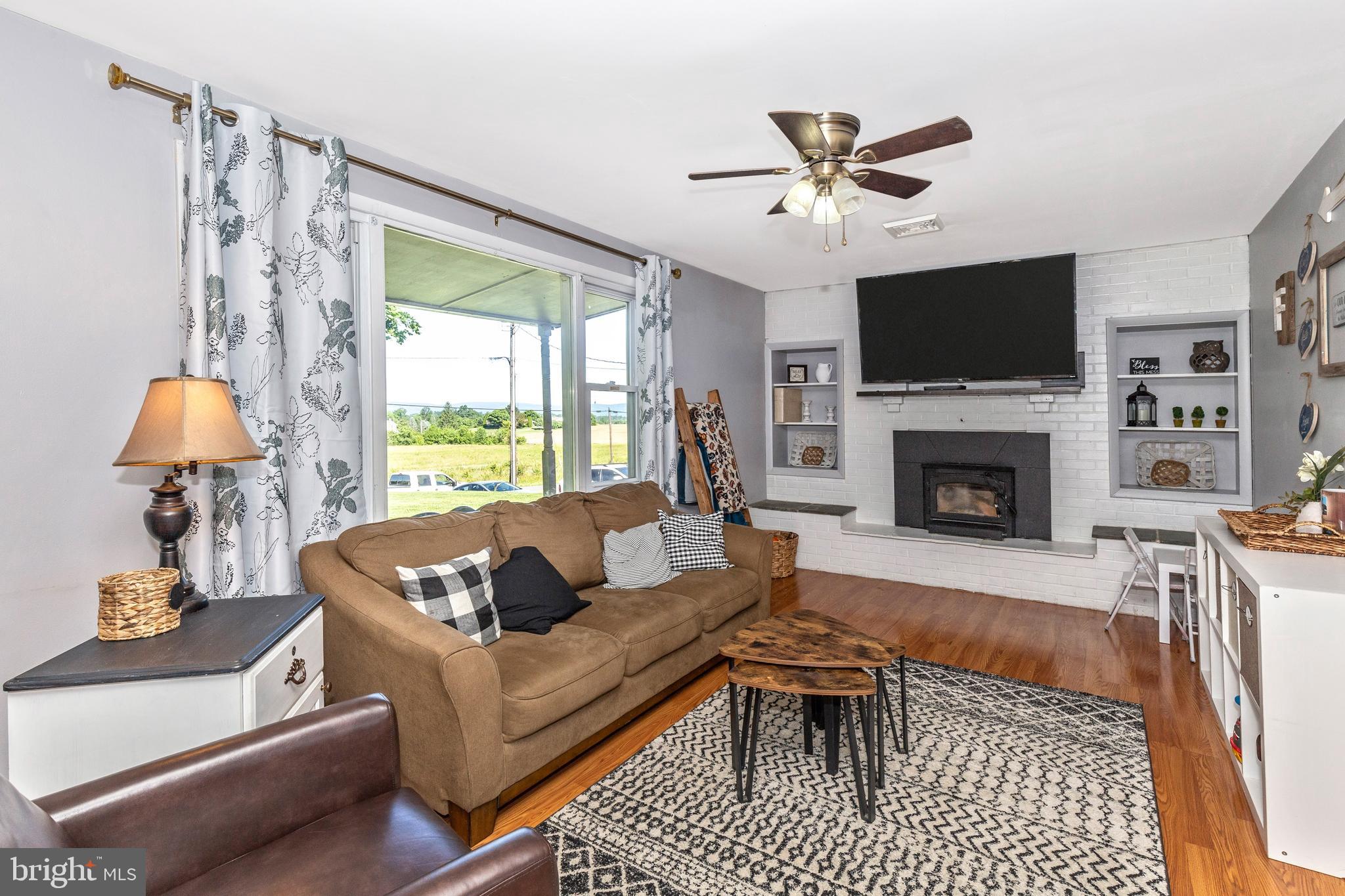 12317 Renner Road Keymar, MD 21757 - Photo 3 of 31 Living Room