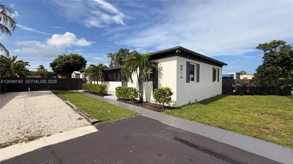 $2,200 | 115 Northwest 118th Street, Unit 115, Miami, FL 33168