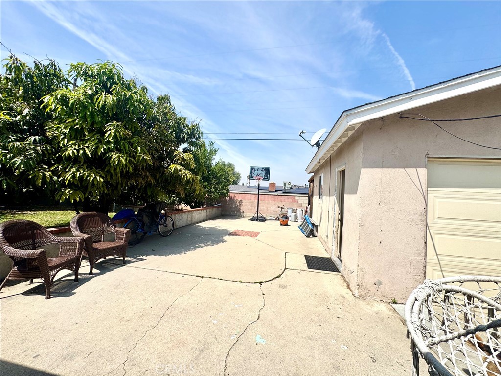 1042 North Alice Avenue Rialto, CA 92376 - Photo 20 of 31 a view of a patio with table and chairs under an umbrella