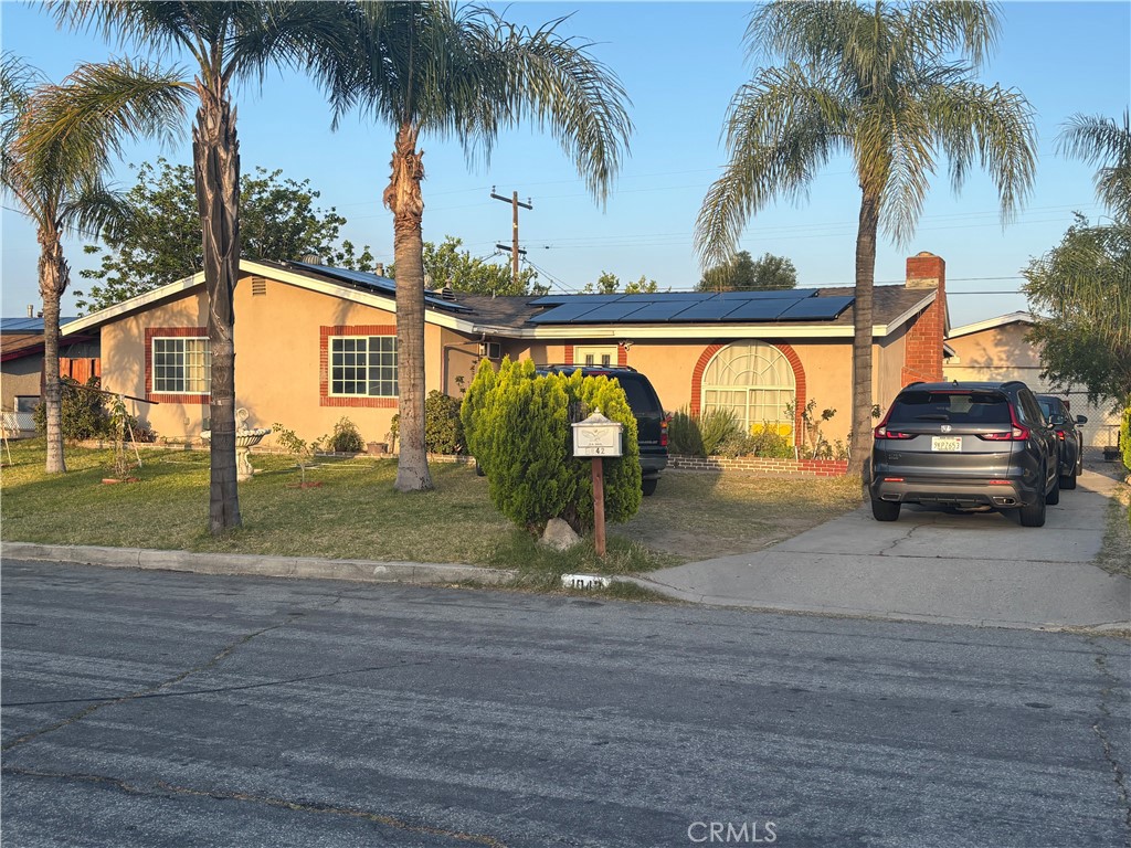 1042 North Alice Avenue Rialto, CA 92376 - Photo 5 of 31 a view of a house with a yard