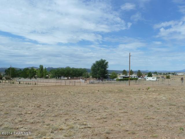 25405 North High Desert Road Paulden, AZ 86334 - Photo 7 of 10 a view of lake