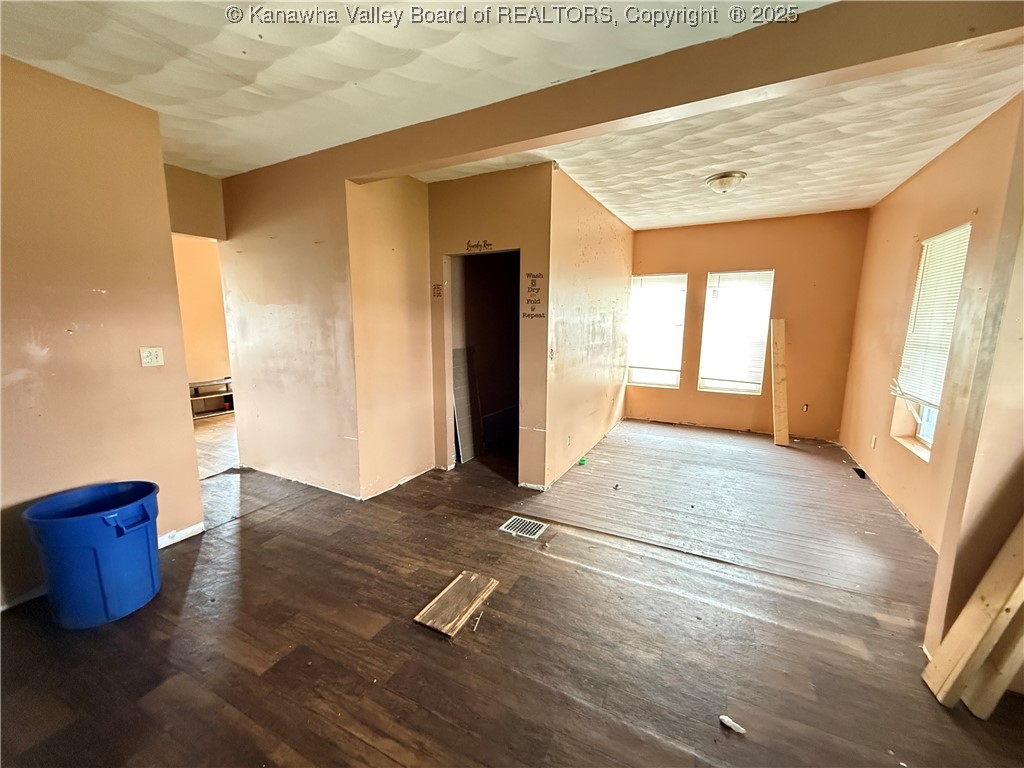 2213 North Main Street Point Pleasant, WV 25550 - Photo 8 of 14 Gallery Image 8