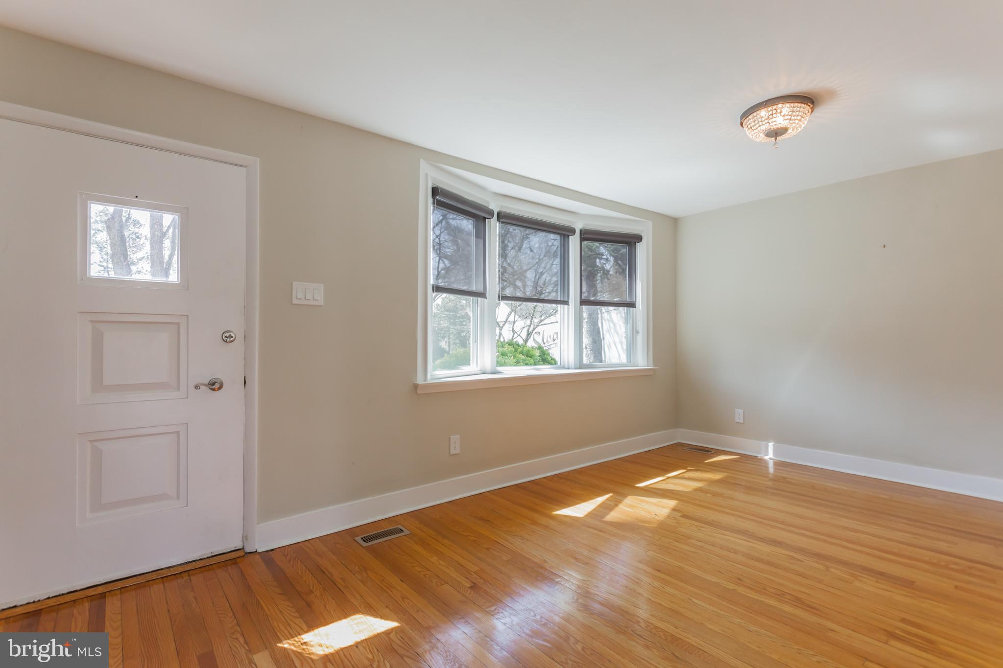 115 Kingston Road Cheltenham, PA 19012 - Photo 2 of 28
