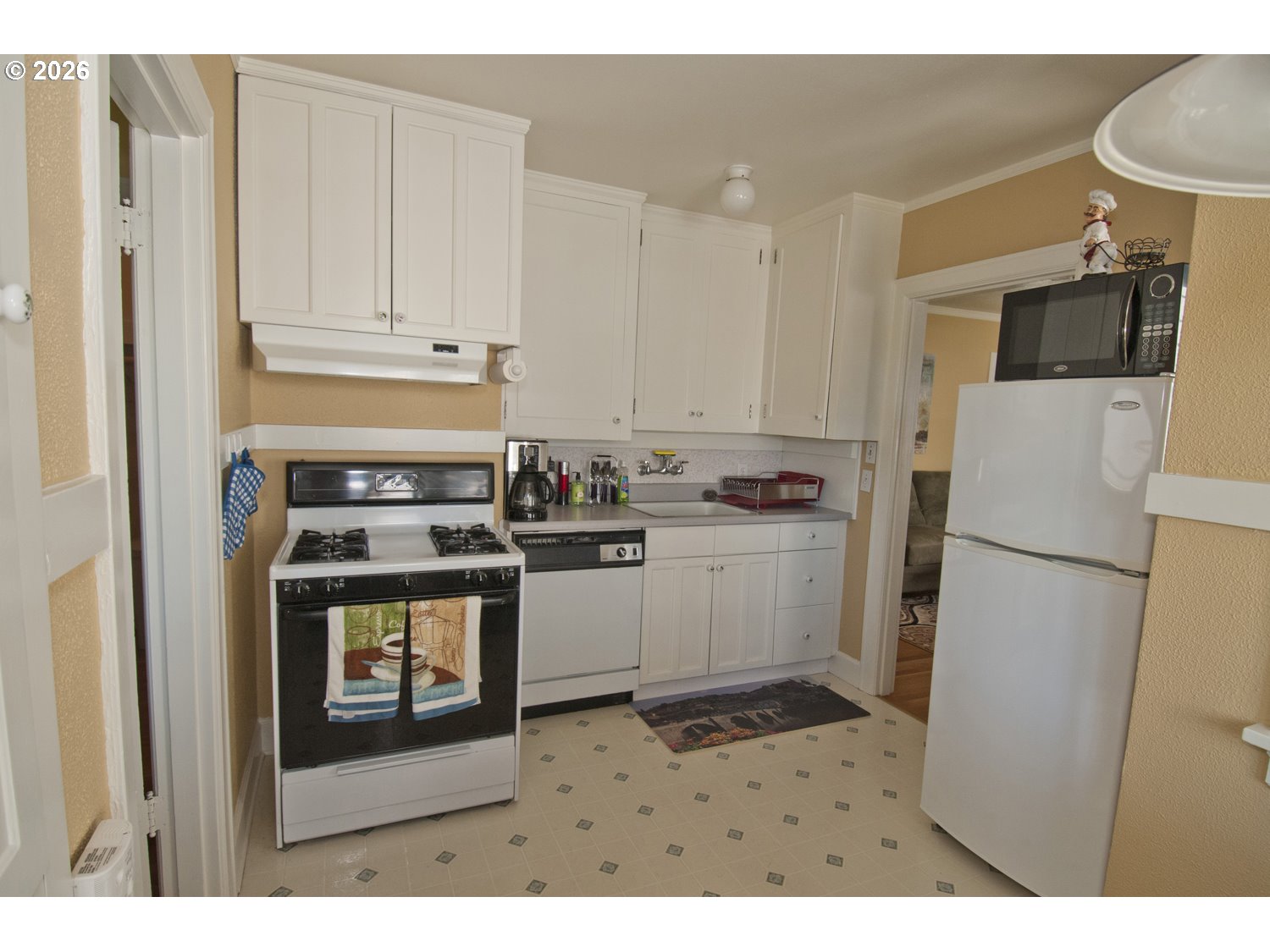 2356 Northwest Westover Road Portland, OR 97210 - Photo 10 of 20