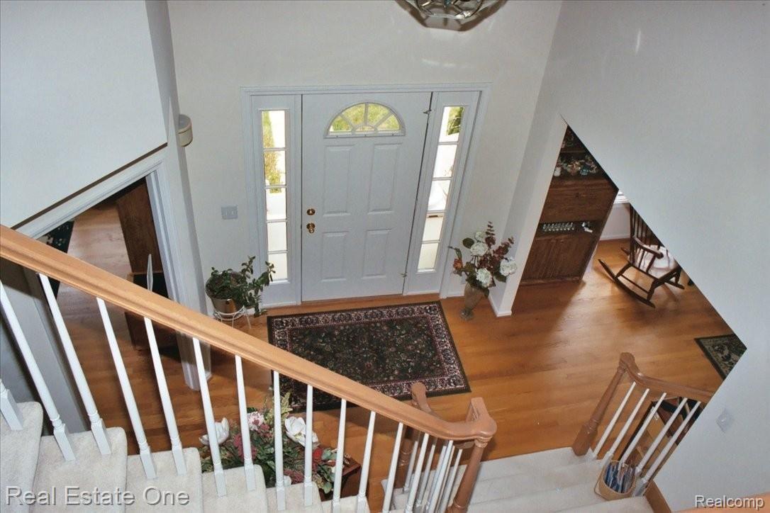 1104 Lakeview Drive Rochester, MI 48306 - Photo 2 of 11 2 Story Foyer