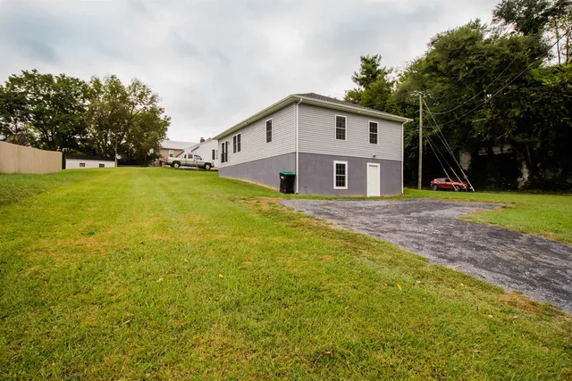 a view of a house with a yard