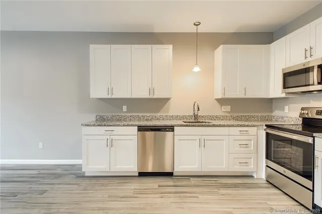 $2,350 | 9 Steele Boulevard, Unit 204, Berlin, CT 06037